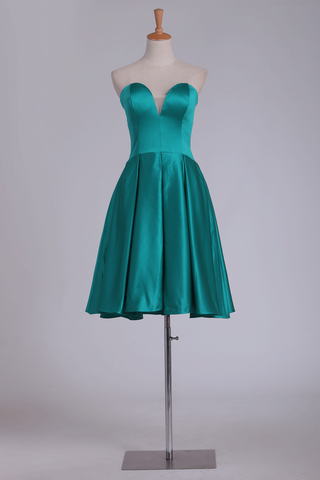 A Line Sweetheart Satin Short/Mini Homecoming Dresses