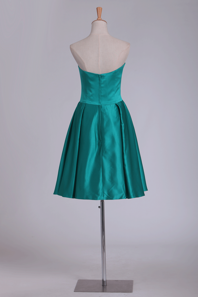A Line Sweetheart Satin Short/Mini Homecoming Dresses