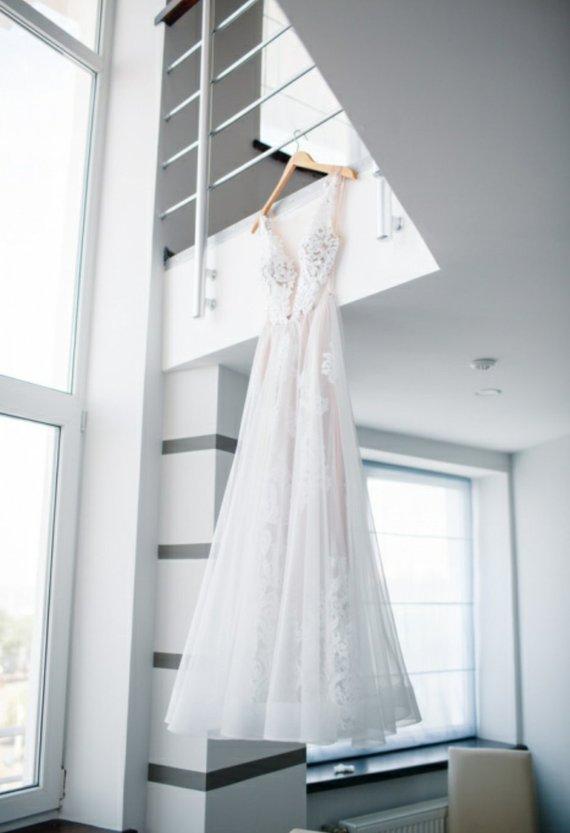 A line Lace Appliques Scoop Prom Dresses Backless Tulle Ivory Wedding Dresses uk JS509