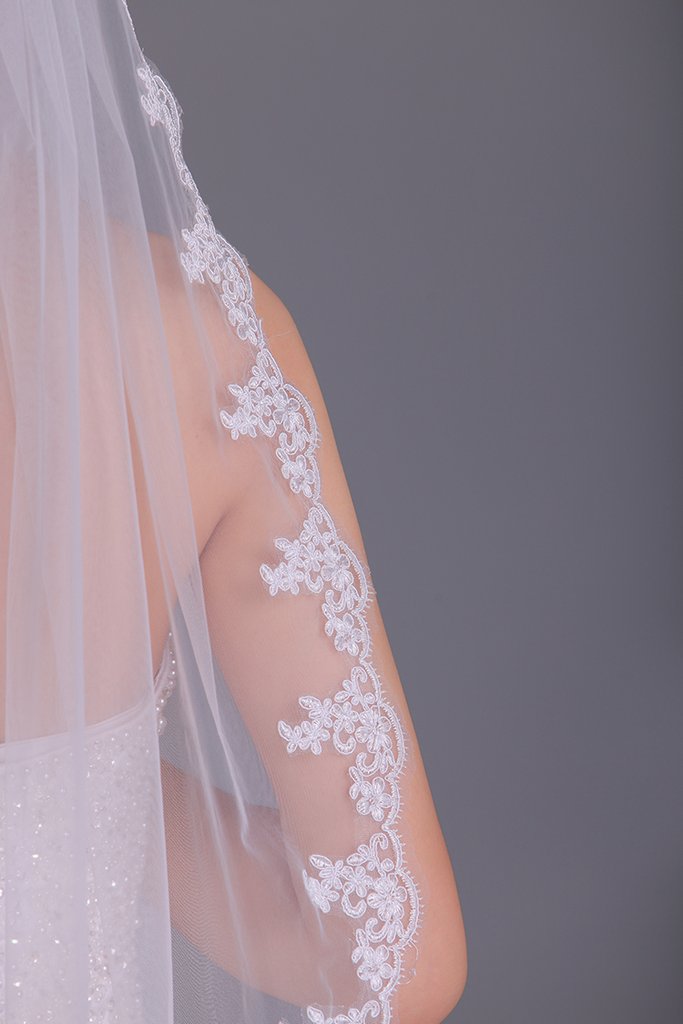 One-Tier Finger-Tip Length Bridal Veils With Applique JS0012