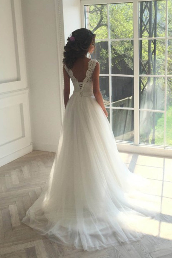 Charming white tulle lace round neck wedding dresses