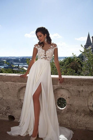 Lovely Lace Appliques Long Chiffon Beach Wedding Dresses